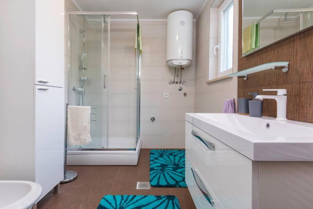 Predivan Novouredeni Apartman U Blizini Mora Баньоле Екстер'єр фото