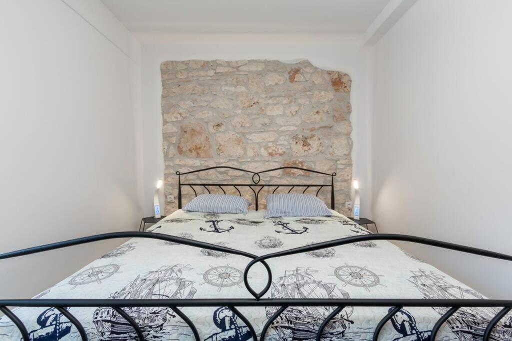 Predivan Novouredeni Apartman U Blizini Mora Баньоле Екстер'єр фото