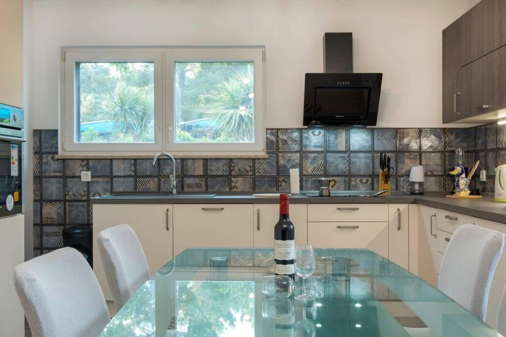Predivan Novouredeni Apartman U Blizini Mora Баньоле Екстер'єр фото