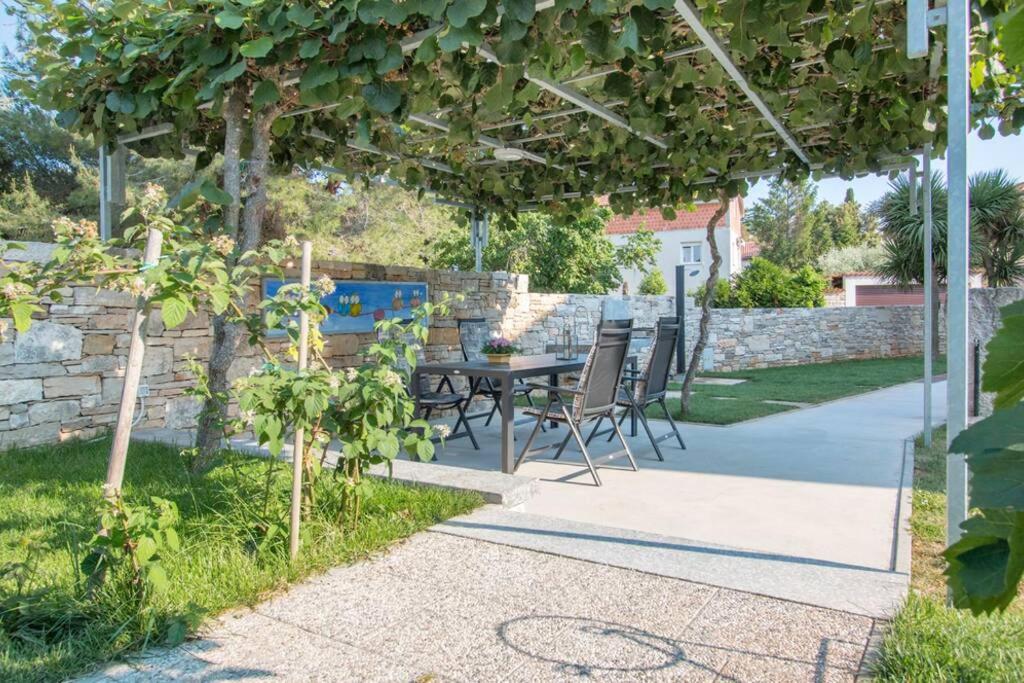 Predivan Novouredeni Apartman U Blizini Mora Баньоле Екстер'єр фото
