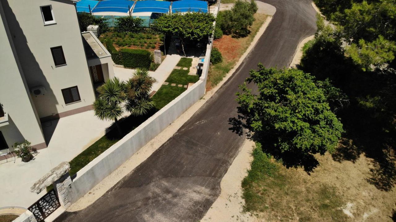 Predivan Novouredeni Apartman U Blizini Mora Баньоле Екстер'єр фото